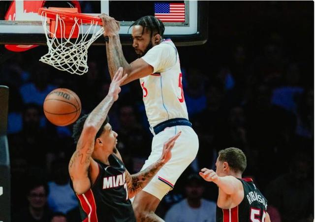 开云APP-关于惊险比分差距仅一球，双方针锋相对，胜负难分的信息