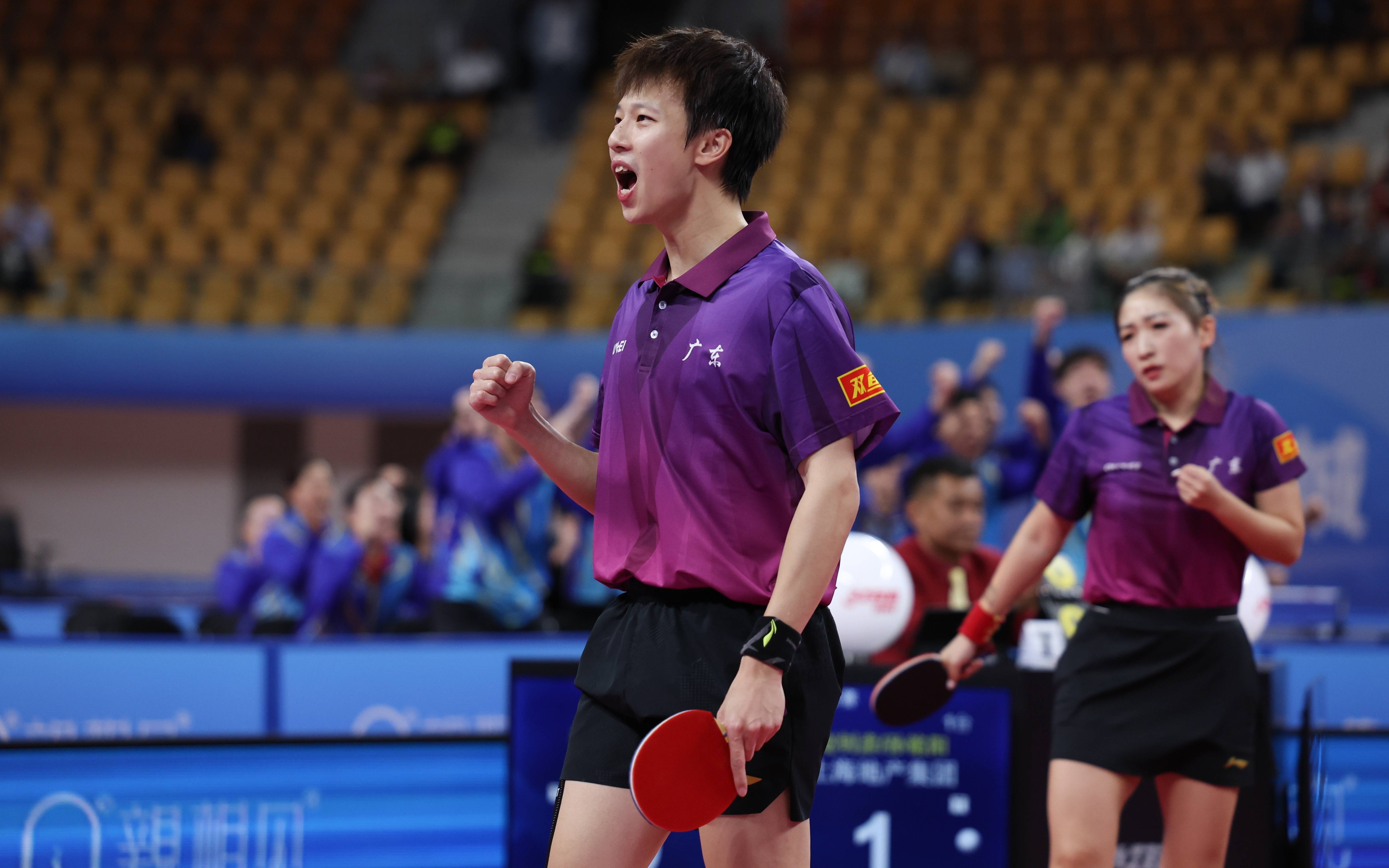 开云体育APP下载-运动员在比赛中展现出色表现，成为焦点