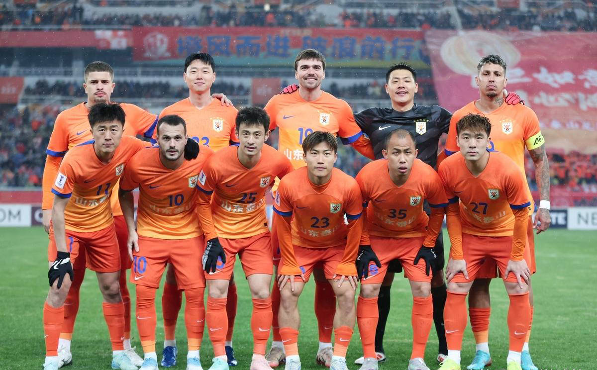 开云官网-关于上海队球员受伤退出最新一场比赛，影响情况不乐观的信息