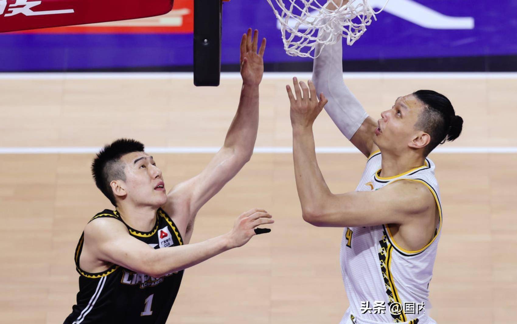 广东宏远队大胜新疆男篮，领先一步