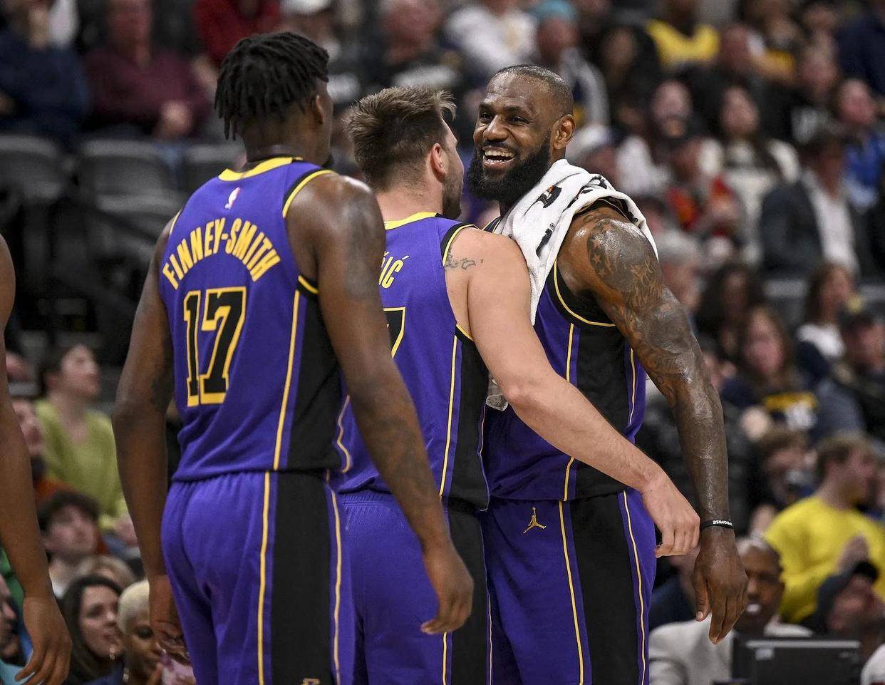 湖人遗憾失利，球员互相批评反省的简单介绍