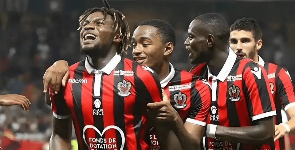 包含尼斯客场取胜，法甲领军军营实力无懈可击的词条