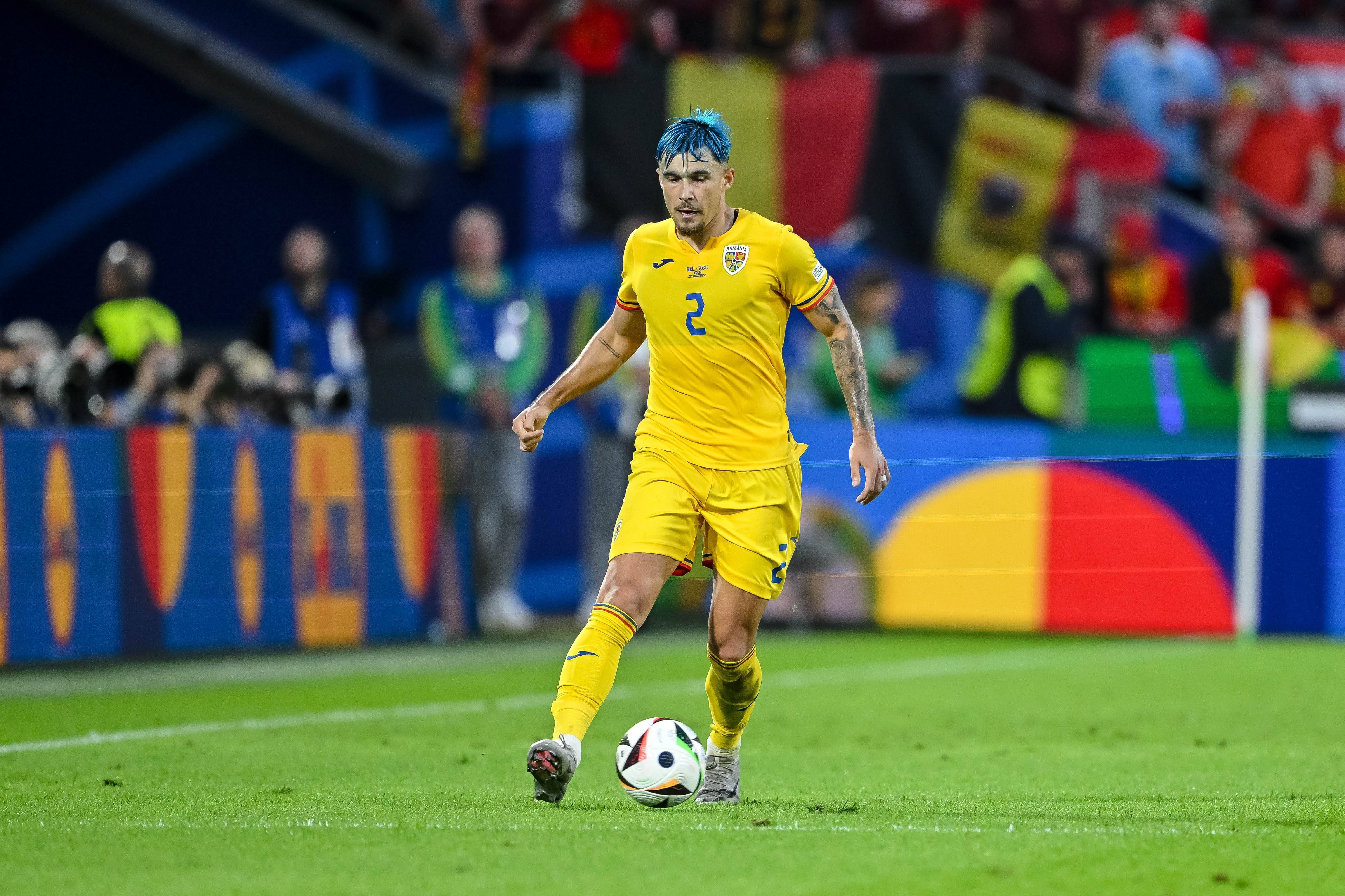 荷兰队客场战胜晋级欧洲杯决赛圈