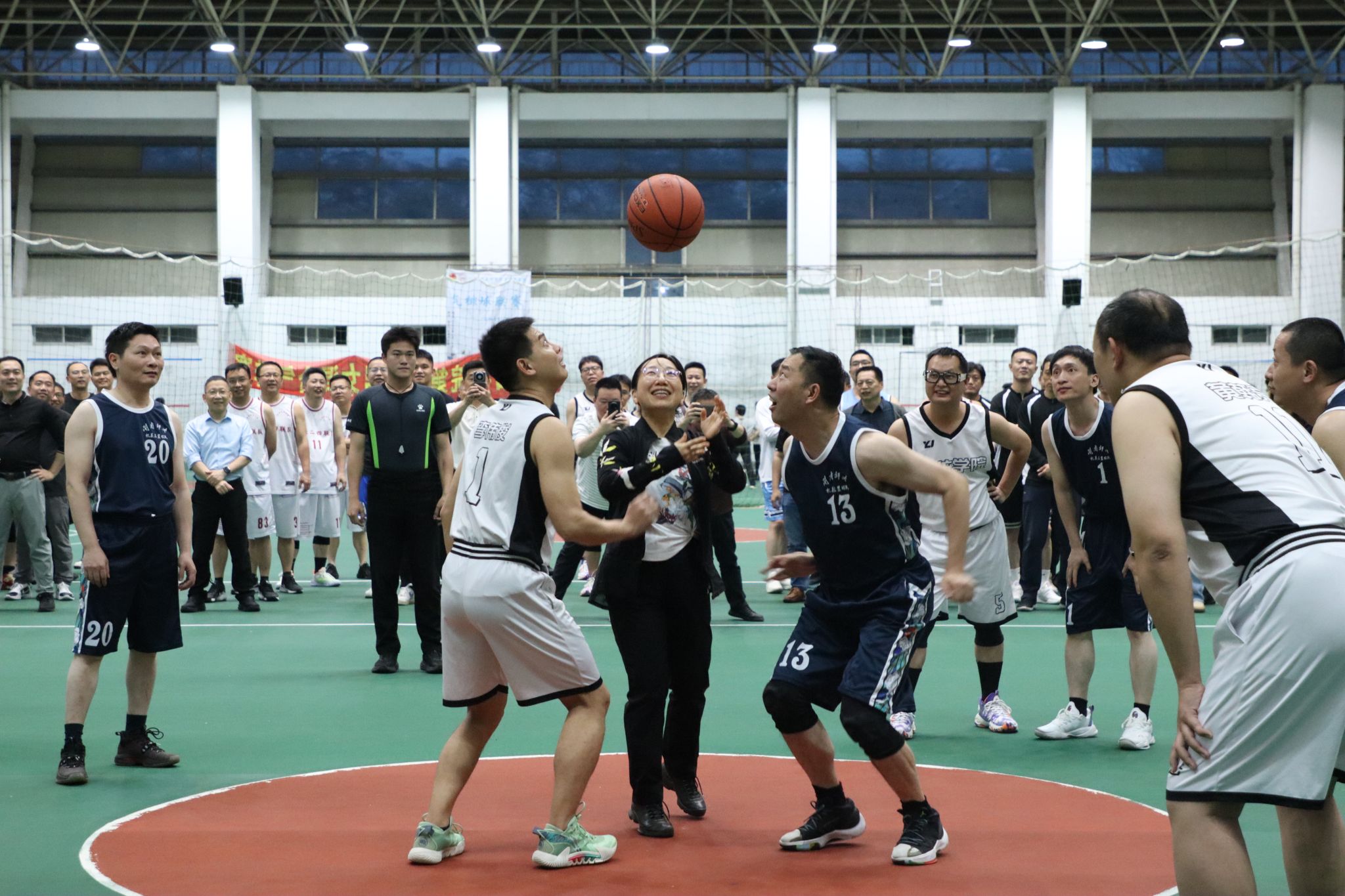 美洲高校篮球锦标赛精彩开幕，各队积极备战的简单介绍