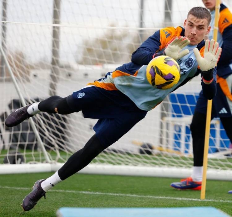 开云体育入口-皇马中场组织能力出众，成为球队中流砥柱