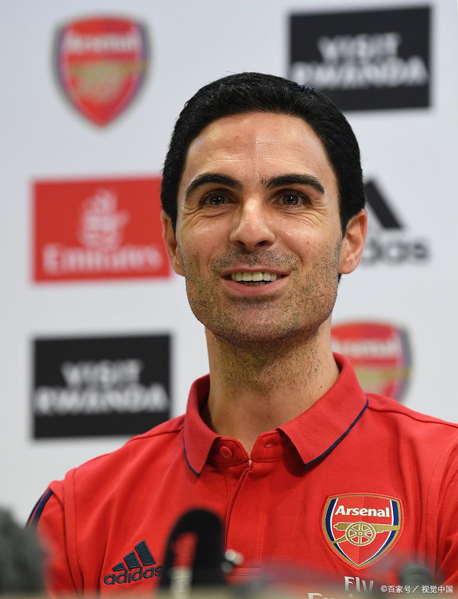 关于阿森纳主帅遭批评，球迷质疑战术调整的信息