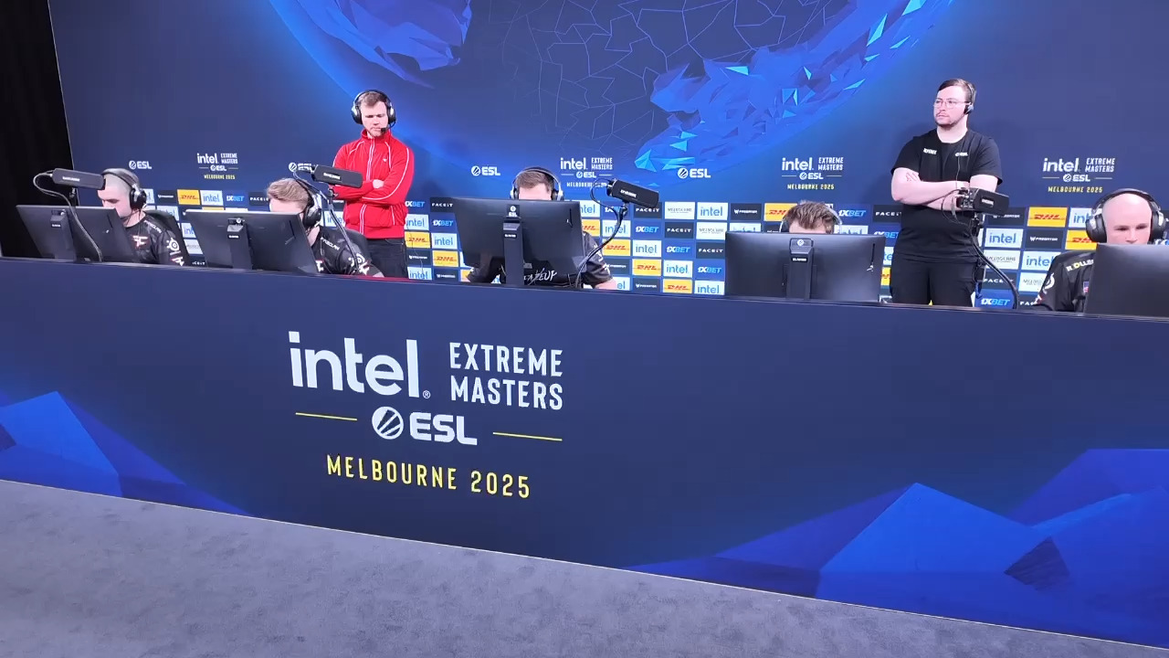 开云体育中国-关于FaZeClan夺下首局Bo5，NiKo狙击手段夺目的信息