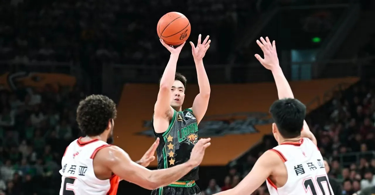 包含绿军大逆转，主场取胜步行者，晋级次轮的词条