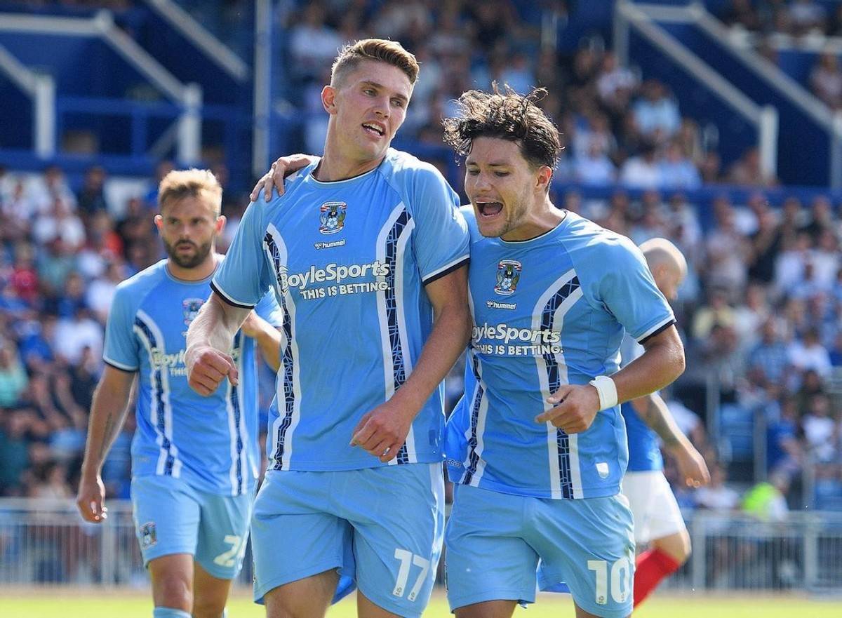 哈德斯菲尔德城迎来新主帅上任