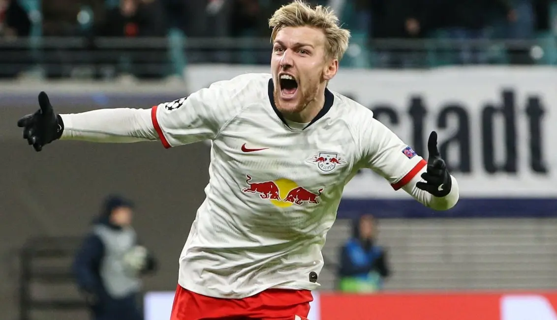 包含莱比锡红牛双杀摩纳哥，稳居小组第一的词条