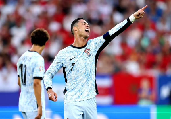 欧洲足球赛事成为球迷热议焦点