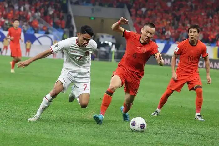 关于中国足球联赛收视率攀升，吸引更多球迷关注的信息