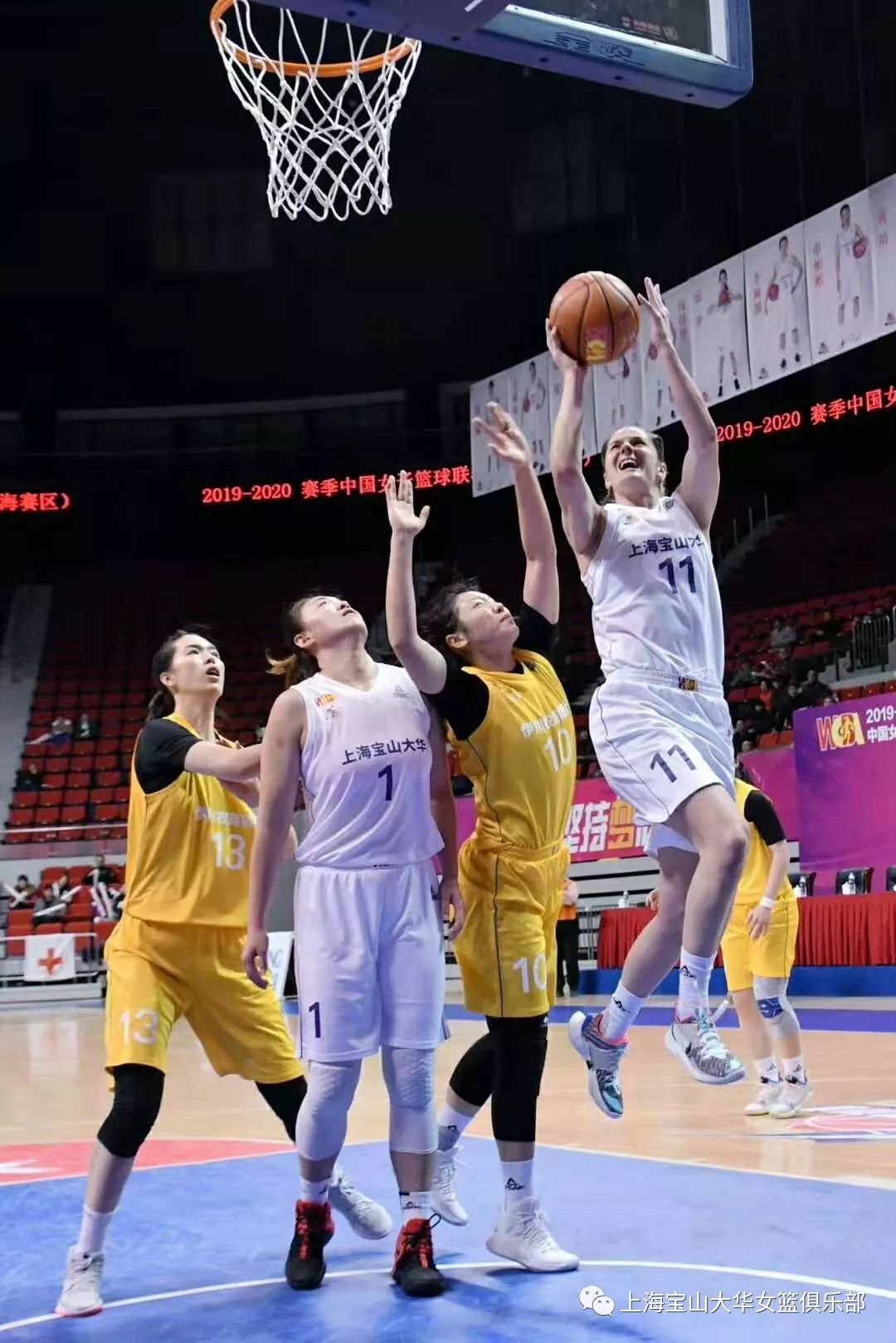 北极之冠队在国际篮球锦标战中全面开花