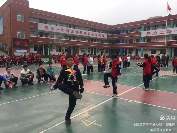 开云体育中国-欢呼悲叹之间，比赛场上灿烂绽放