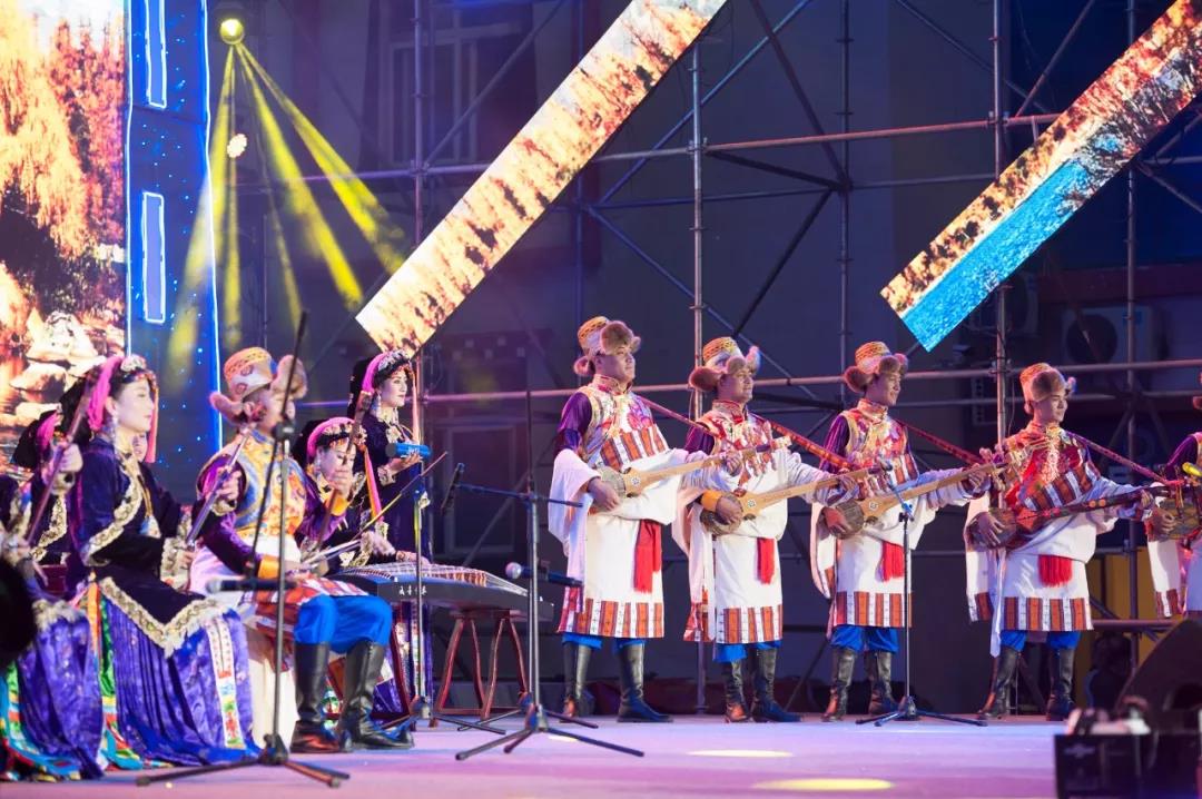 欢呼悲叹之间，比赛场上灿烂绽放