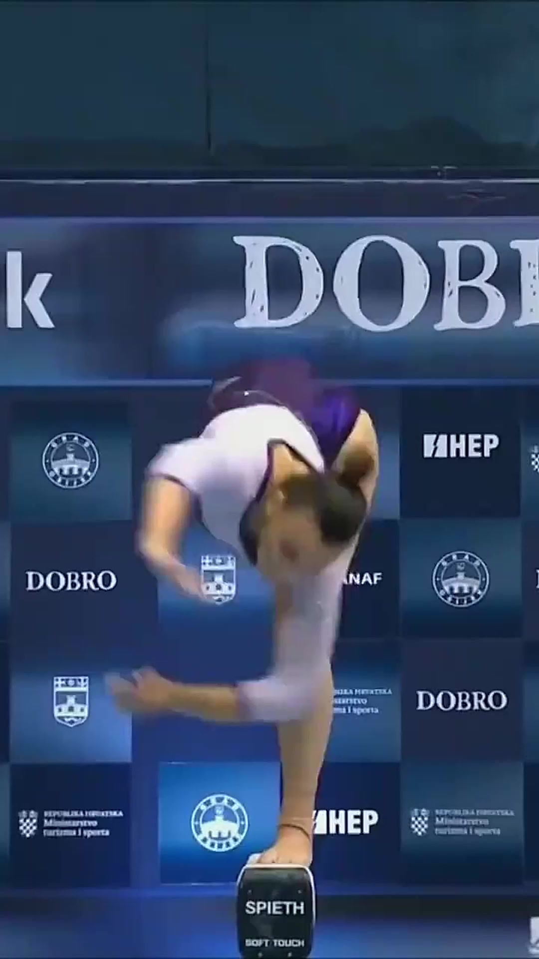 包含联盟骨干球员展现实力，以强大气势征服赛场的词条