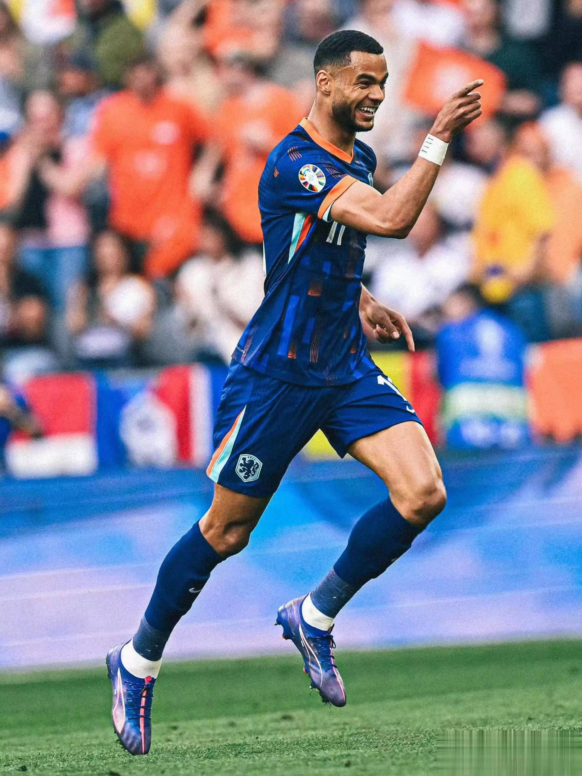 开云下载-利物浦前锋连续逢胜，稳坐射手榜首位