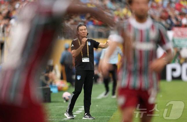 关于热刺雪中送炭，逆转战胜对手豪取三分的信息