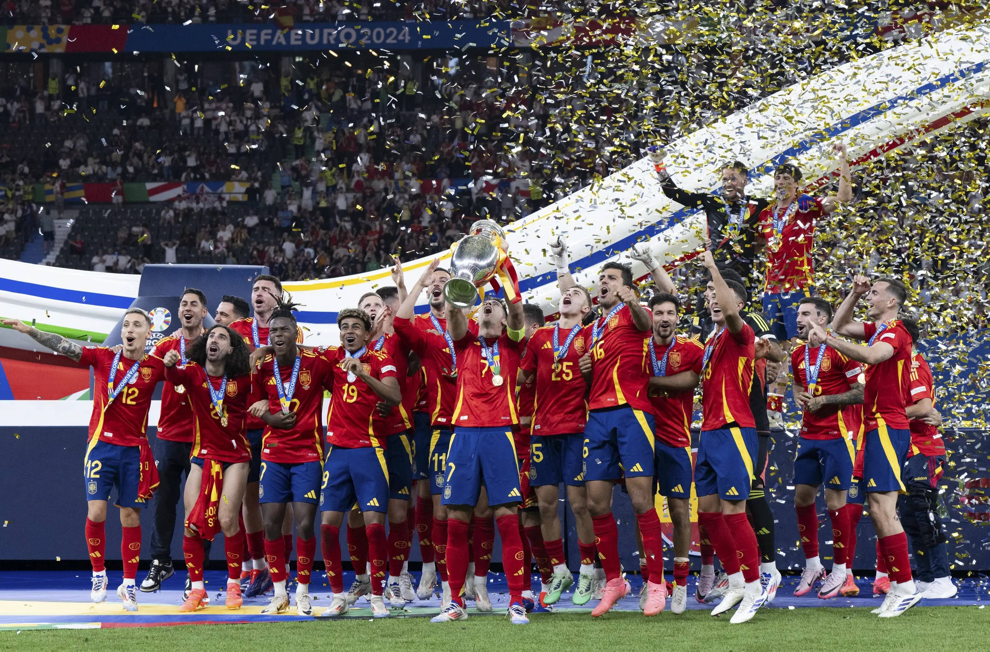 开云官网-荷兰队冲击欧洲赛冠军掀起球迷狂热