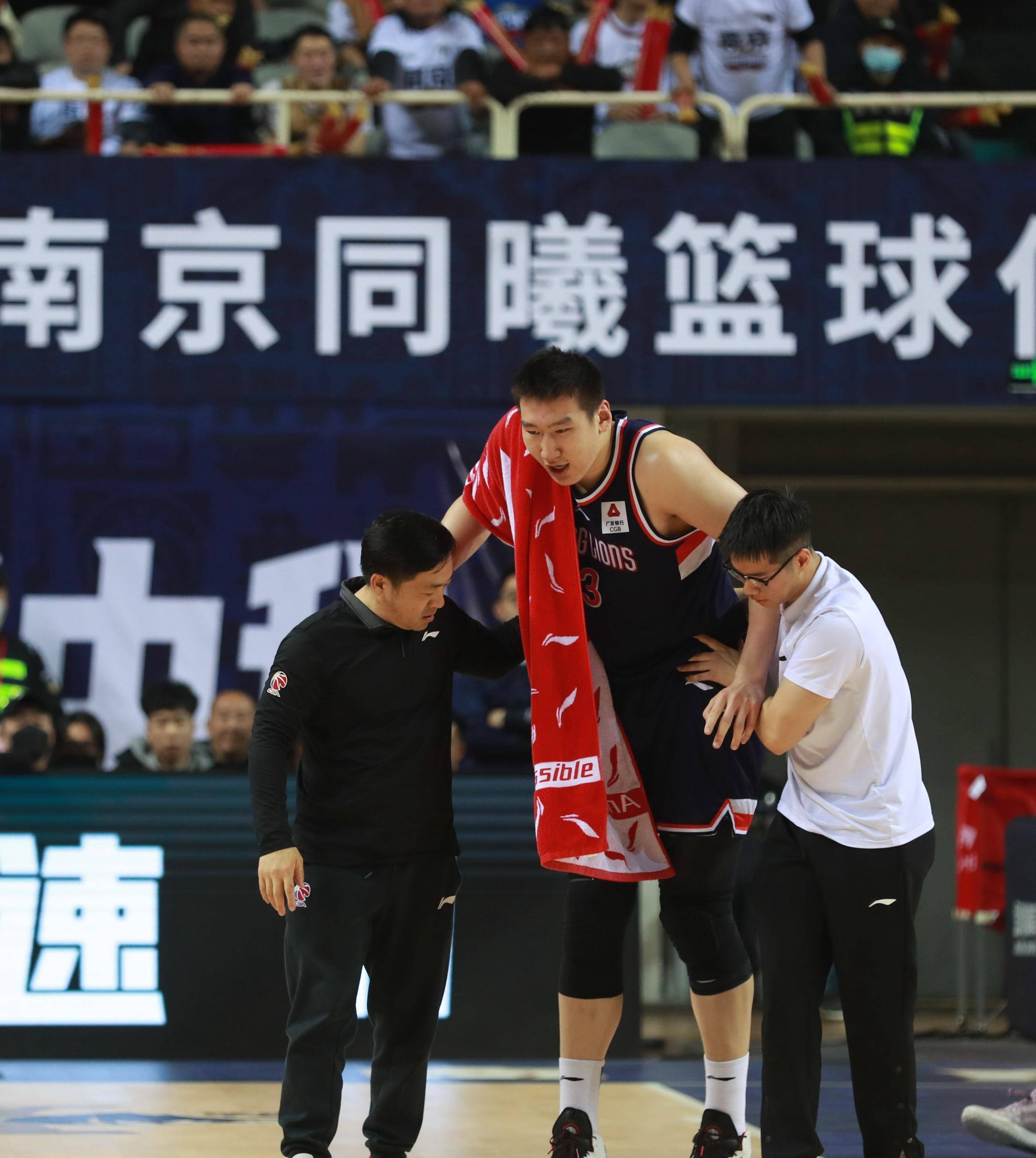 湖南男篮主场失利，排名下滑