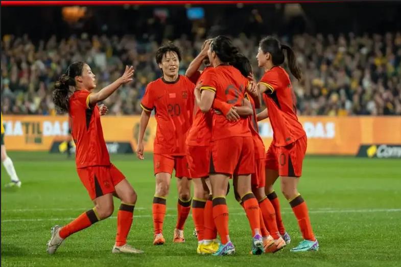 开云官网-包含世界女足赛场上，中国队团结合作勇夺胜利的词条