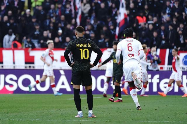 包含尼斯经历惨痛失利，遭遇法甲两连败的词条