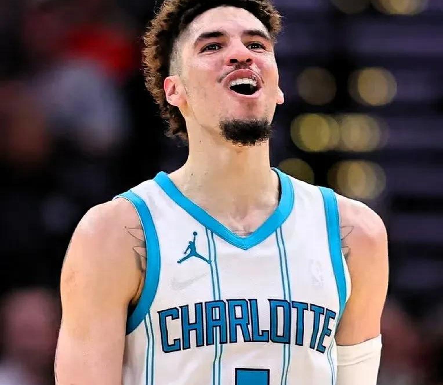 黄蜂翻盘凯尔特人,拉文送出助攻 黄蜂翻盘凯尔特人,拉文送出助攻