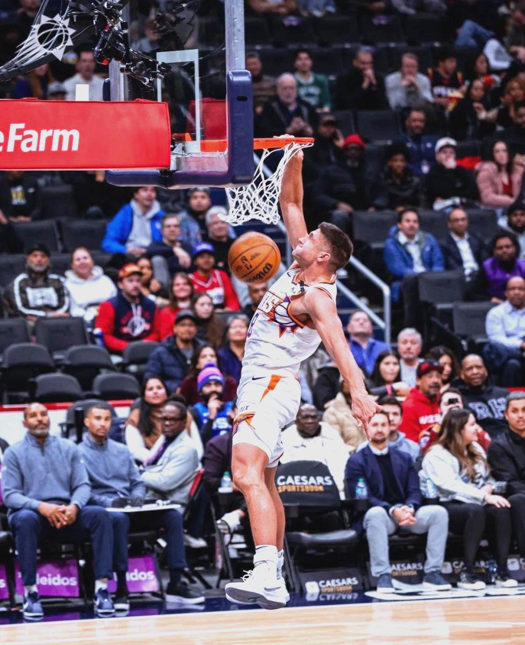 开云体育入口-美国男篮强势奇才，布克关键制胜