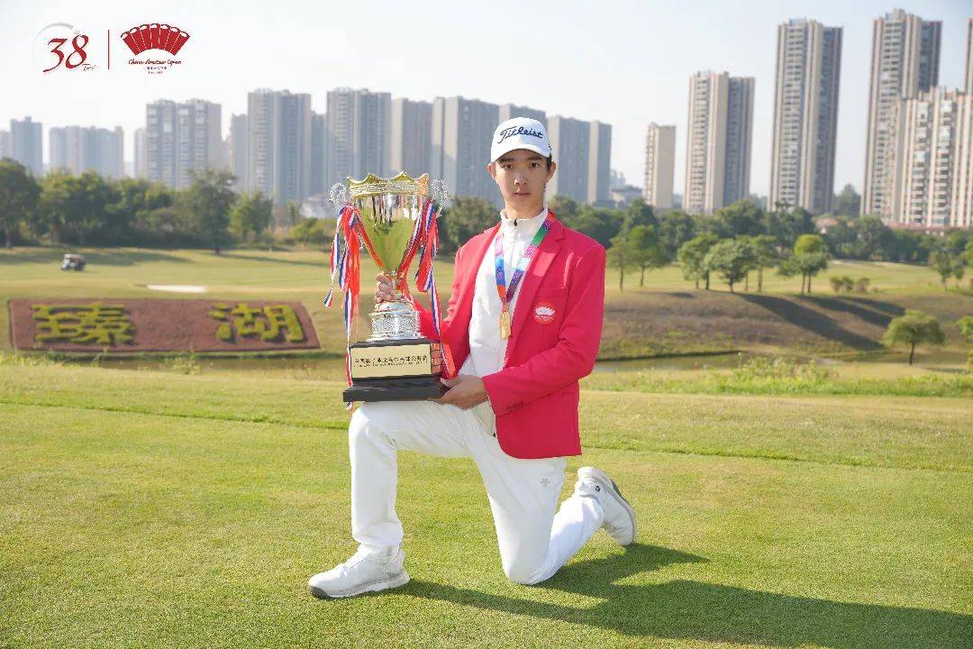 开云体育平台APP-包含高尔夫再创历史，冠军实至名归的词条