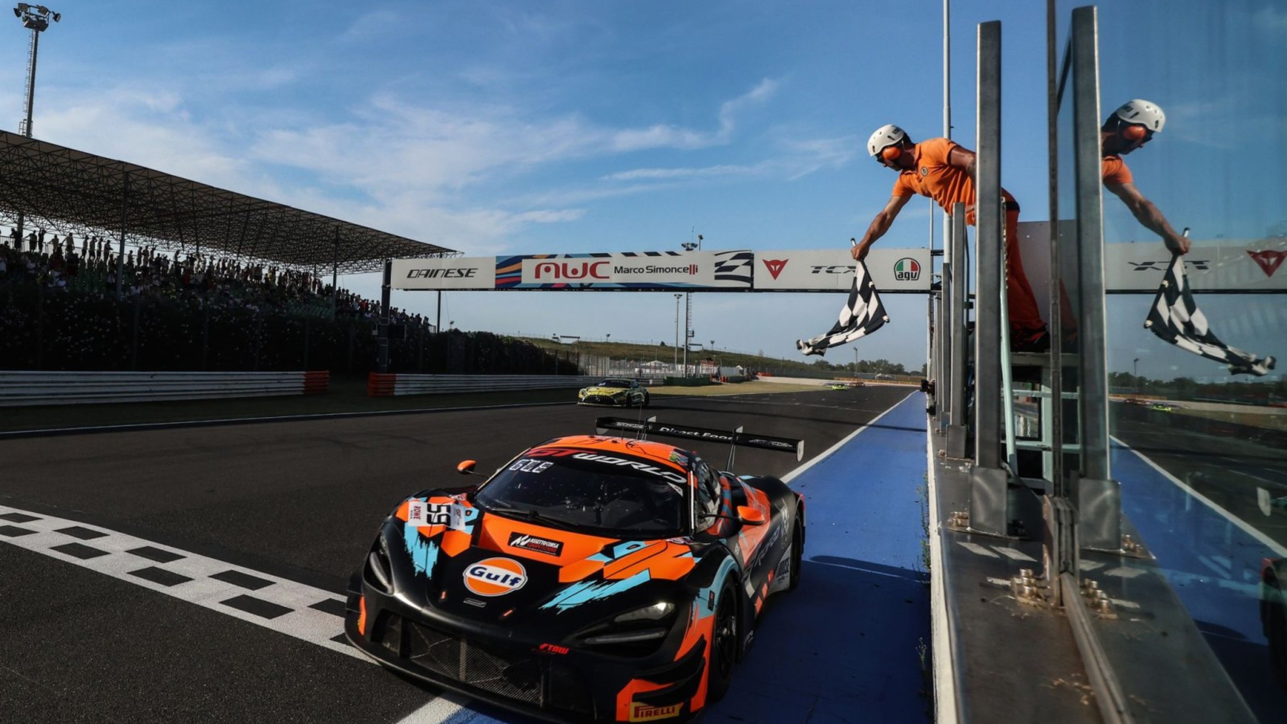 开云体育入口-雷诺车队力克迈凯伦，塞恩斯状态火热