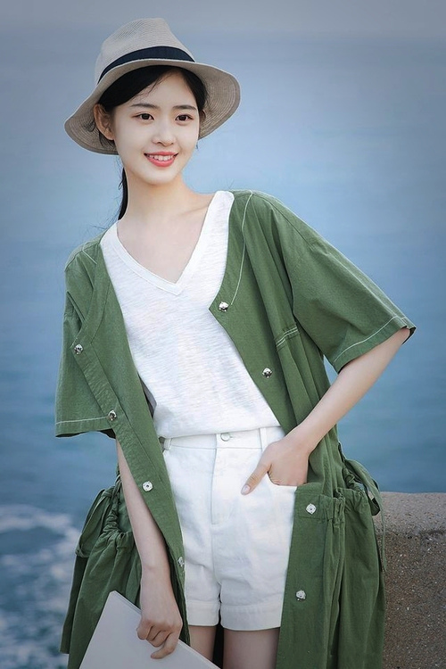 开云体育在线-生死战与德比战，足球英雄的双重奏，厄瓜多尔绝境逢生，皮克主宰赛场