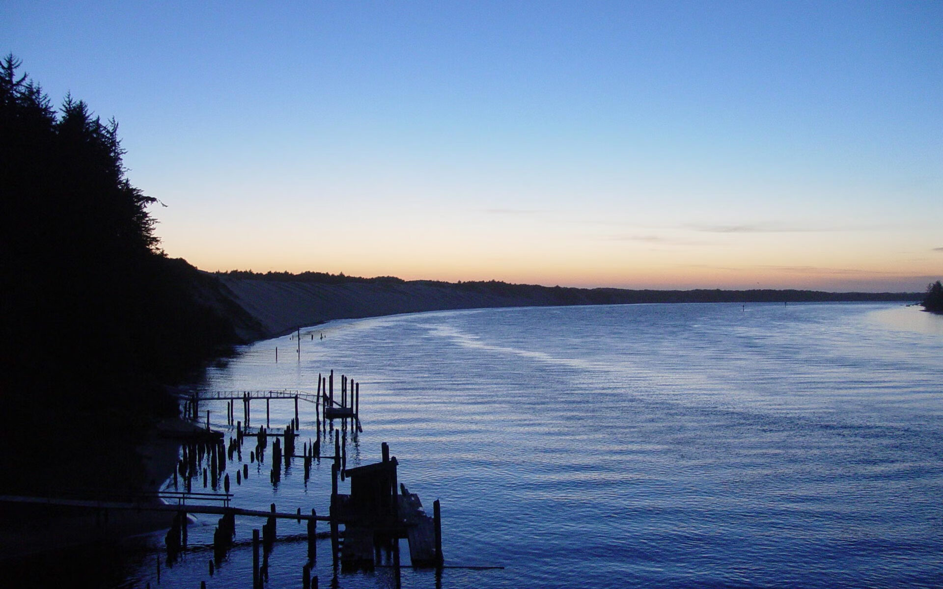 开云体育APP下载-王朝暮光对决新生力量，哈利伯顿带领步行者击退勇士，库里空砍三双