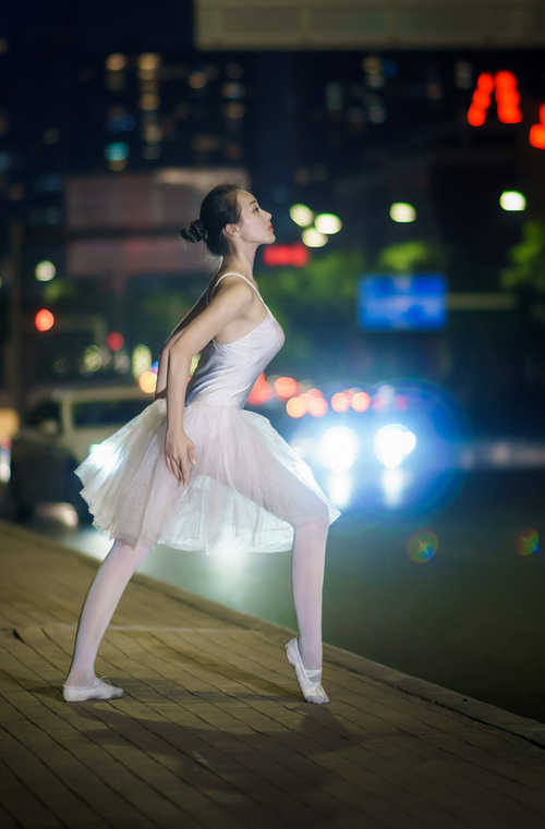 摩洛哥末节神奇带走新西兰，莱奥压力下完成爆发